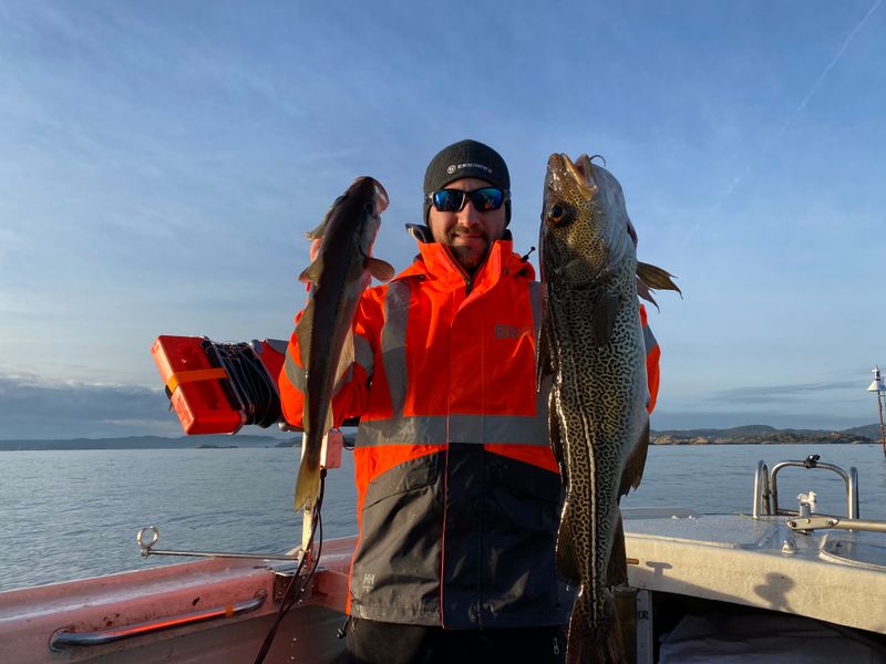 man with Autosett Ekstrem : for sveiv  and 2 fishes.jpeg