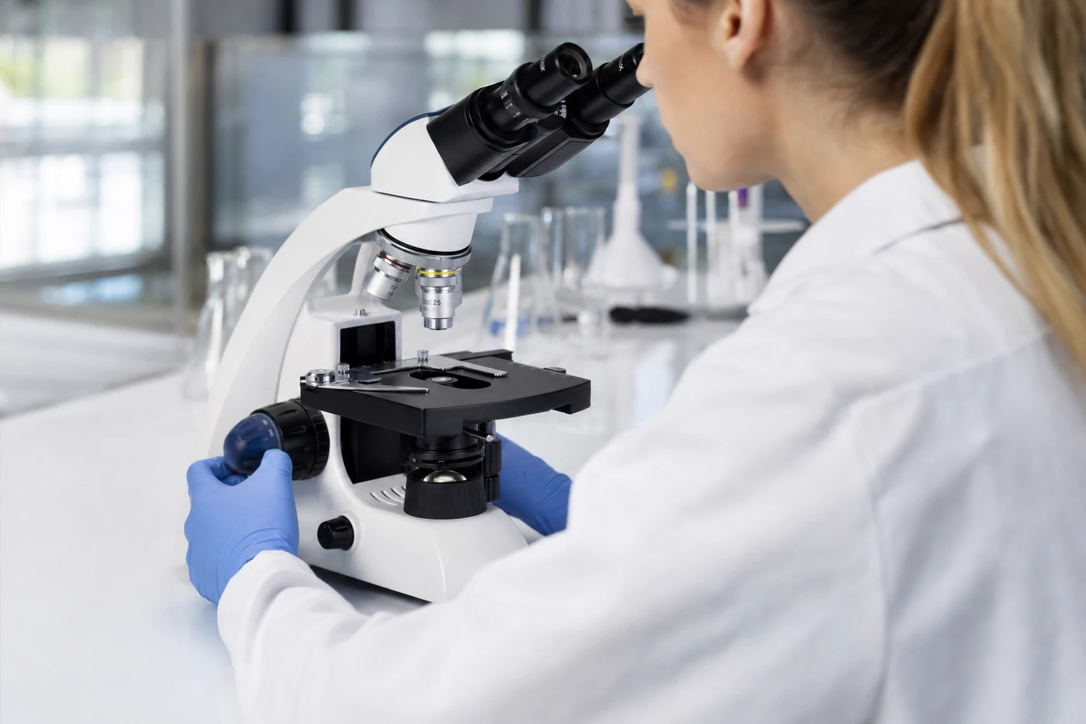 Hva skiller mikroskop til laboratoriebruk fra andre mikroskoper?